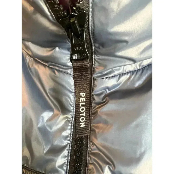 Pelaton puffer jacket grey and pink size medium - Picture 6 of 10